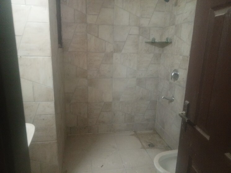 Bathroom, ganpati-apartments-gurgaon 3 Bedroom 1450 Sq.Ft. Apartment In Sector 56 Gurgaon 8840297