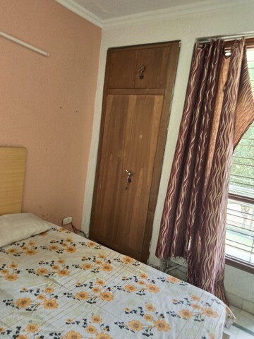 Bedroom in 3.5 BHK Apartment at The Arihant CGHS, Sector 56 – for Rent