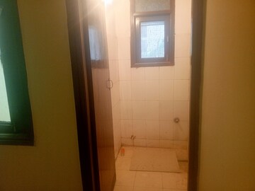 Master Bedroom in 3.5 BHK Apartment at Karamvir Towers, Sector 52 – for Rent