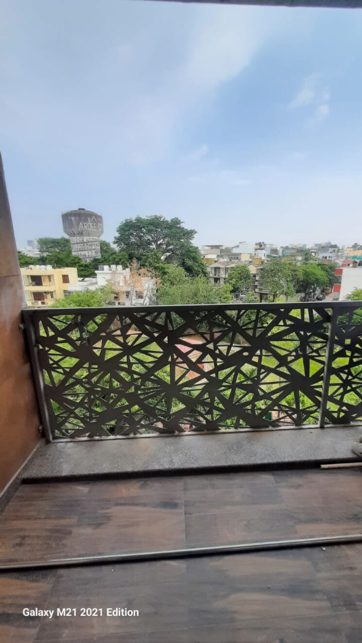 Balcony, souvenir-apartment 3.5 Bedroom 1850 Sq.Ft. Apartment In Sector 52 Gurgaon 8840314