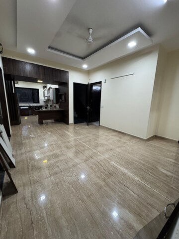 Room in 3.5 BHK Apartment at Souvenir Apartment, Sector 52 – for Rent