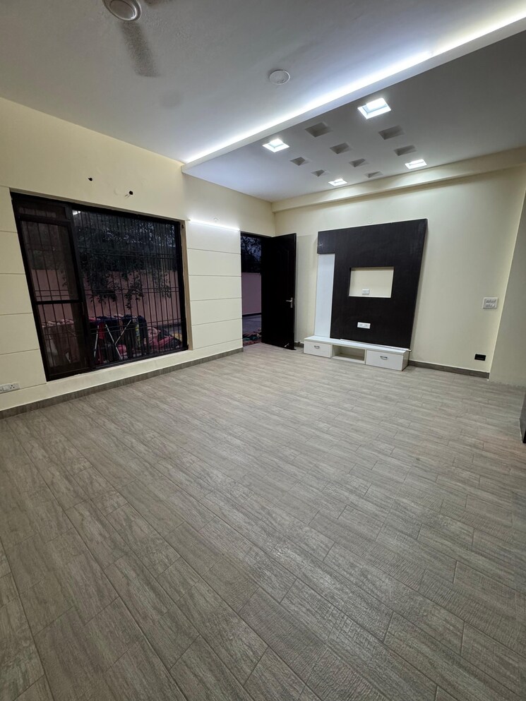 Room, souvenir-apartment 3.5 Bedroom 1850 Sq.Ft. Apartment In Sector 52 Gurgaon 8840314