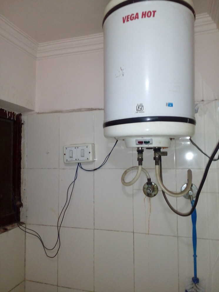 Bathroom, molarband 1 Bedroom 516 Sq.Ft. Apartment In Molarband Delhi 8840317