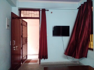 Living Room in 1 BHK Apartment at Molarband – for Rent
