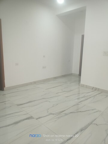 Room in 3 BHK Builder Floor at Eros Rosewood City, Sector 49 – for Rent