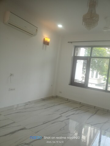 Room in 3 BHK Builder Floor at Eros Rosewood City, Sector 49 – for Rent