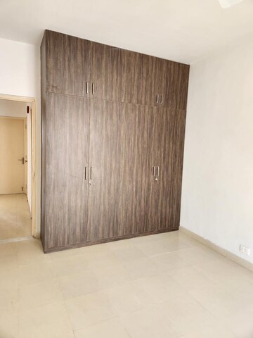 Room in 3 BHK Apartment at Vatika City Homes, Sector 83 – for Rent