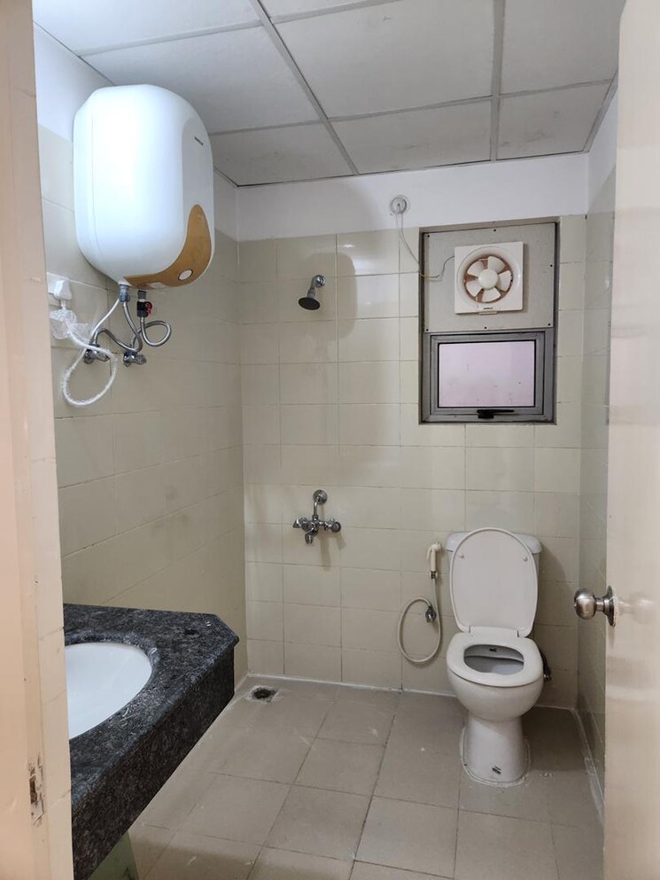 Bathroom, vatika-city-homes 3 Bedroom 1940 Sq.Ft. Apartment In Sector 83 Gurgaon 8840347