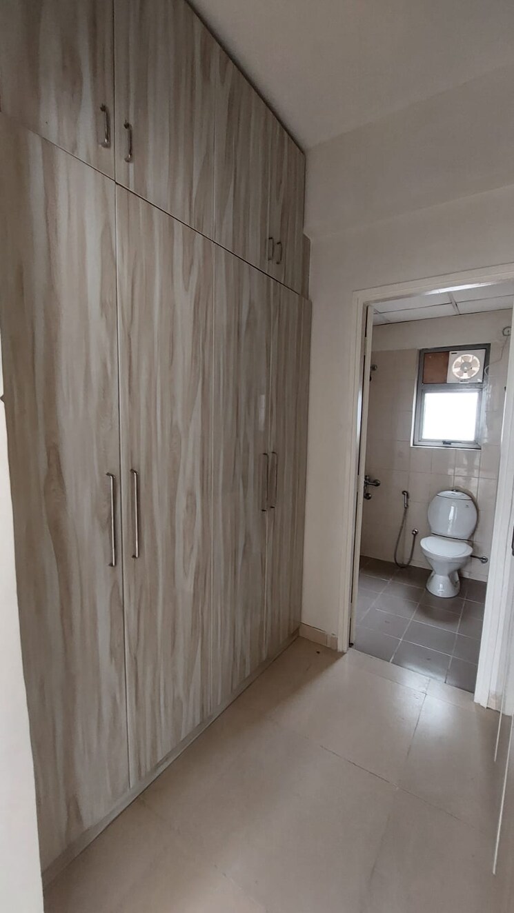 Bathroom, vatika-lifestyle-homes 3 Bedroom 1750 Sq.Ft. Apartment In Sector 83 Gurgaon 8840349