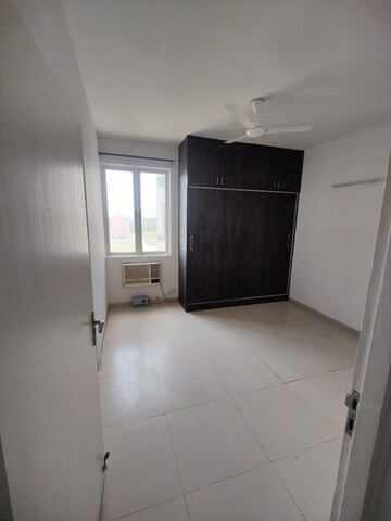 Room in 3 BHK Apartment at Vatika Gurgaon 21, Sector 83 – for Rent