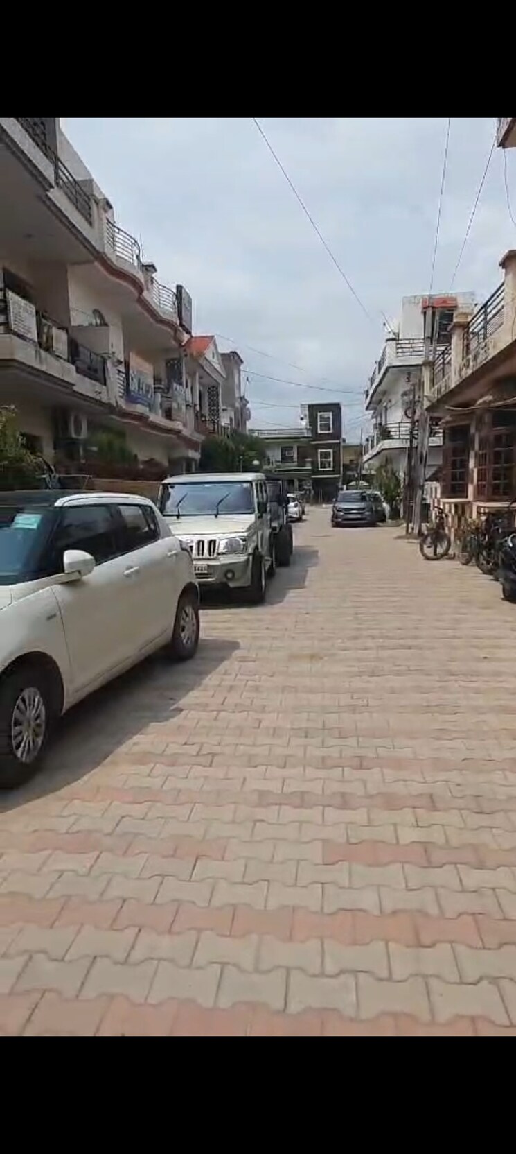  Parking, ambala highway 3.5 Bedroom 150 Sq.Yd. Independent House In Ambala Highway Zirakpur 8840363