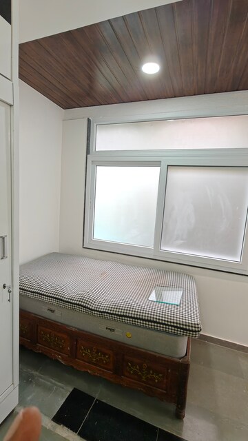 Room in  Pg at Gokhalenagar – for Rent