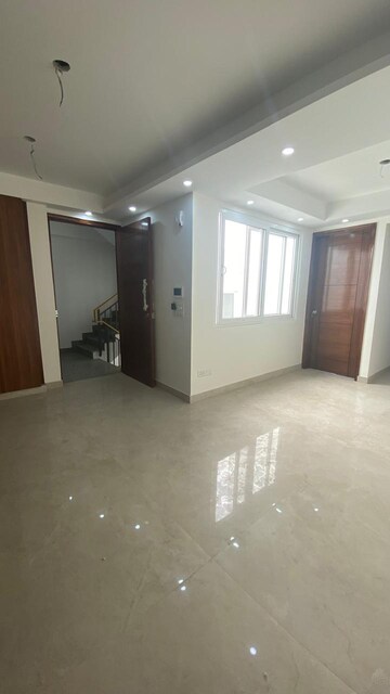 Room in 3 BHK Builder Floor at Palam Vihar – for Rent