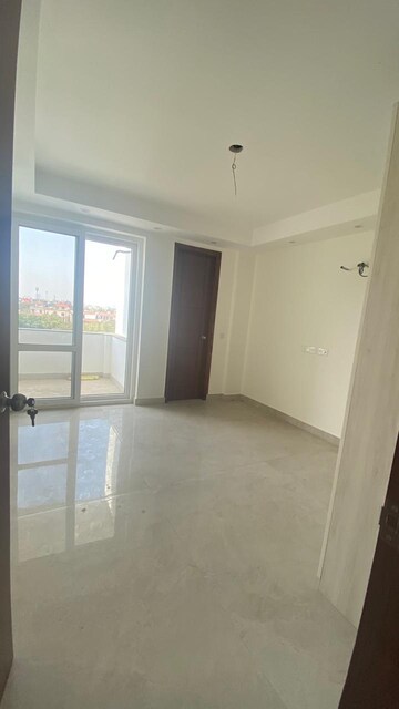 Room in 3 BHK Builder Floor at Palam Vihar – for Rent