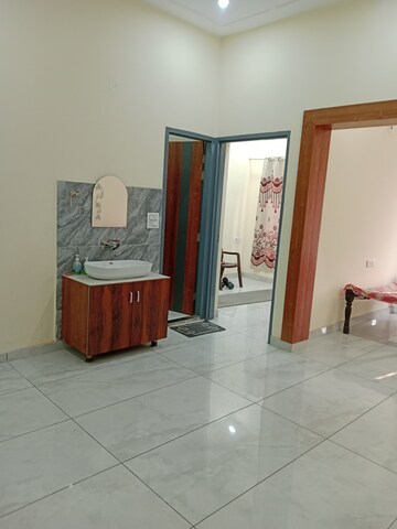 Room in 3 BHK Builder Floor at Huda – for Rent