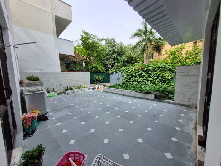  Parking, palam vihar 3 Bedroom 290 Sq.Yd. Independent House In Palam Vihar Gurgaon 8840382