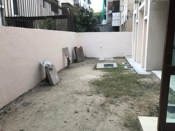 Balcony in 2 BHK Builder Floor at Sector 23 – for Rent