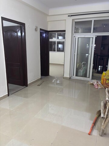 Room in 2 BHK Apartment at Amrapali Princely Estate, Sector 76 – for Rent