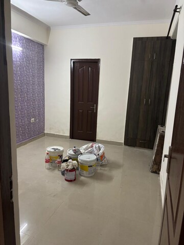 Room in 2 BHK Apartment at Amrapali Princely Estate, Sector 76 – for Rent