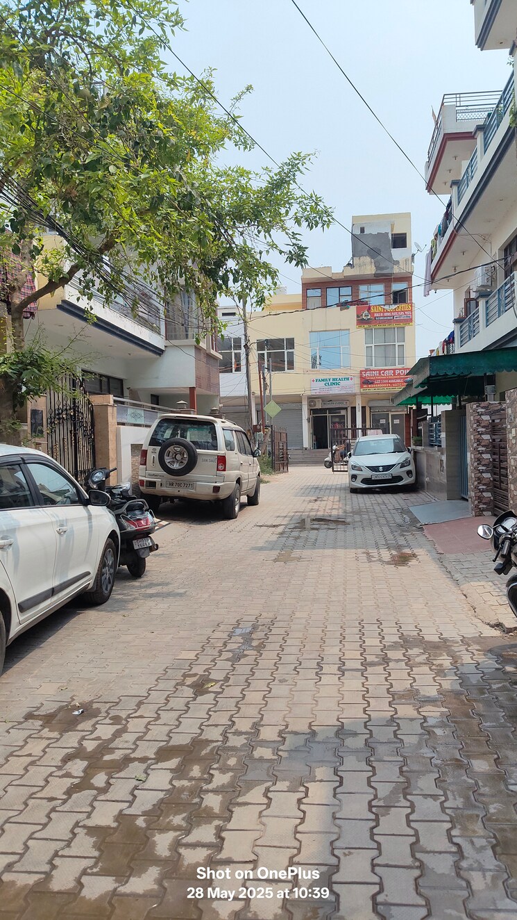  Parking, ambala highway 3.5 Bedroom 100 Sq.Yd. Villa In Ambala Highway Zirakpur 8840407