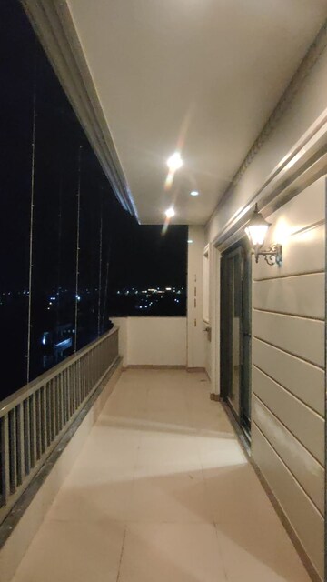 Room in 4 BHK Apartment at Sector 20 – for Rent