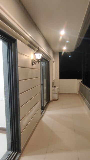 Room in 4 BHK Apartment at Sector 20 – for Rent