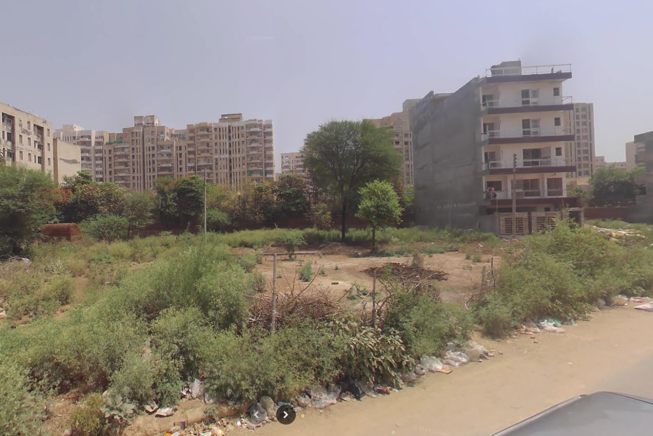 Plot For Sale in Sector 57