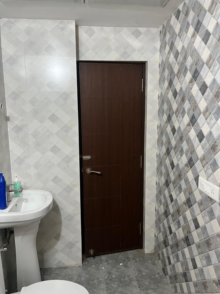 Bathroom, bbd-green-city-sun-breeze-apartments 2 Bedroom 1240 Sq.Ft. Apartment In Gomti Nagar Lucknow 8840445