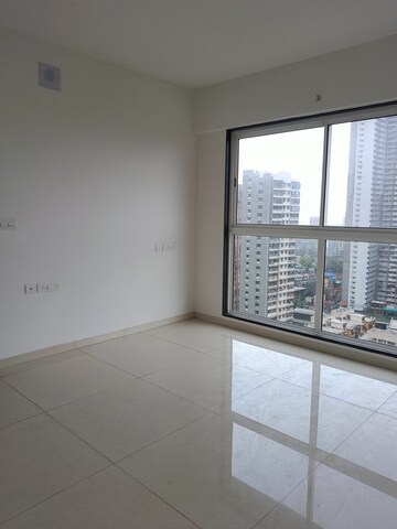 Room in 3 BHK Apartment at Runwal Nirvana, Parel – for Rent