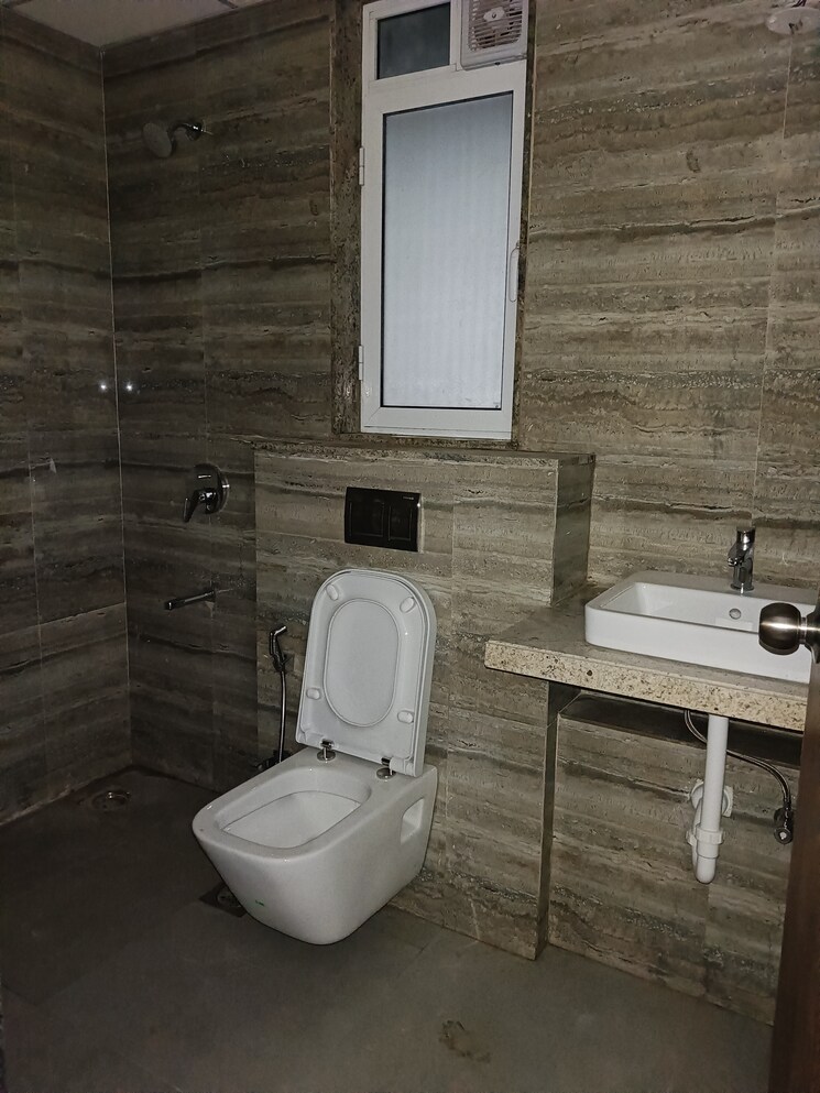 Bathroom, runwal-nirvana 3 Bedroom 1250 Sq.Ft. Apartment In Parel Mumbai 8840460