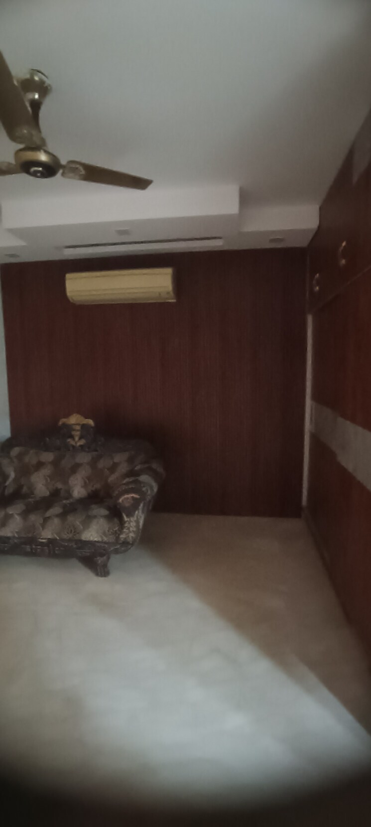 Room, virender nagar 4 Bedroom 2000 Sq.Ft. Builder Floor In Virender Nagar Delhi 8840479