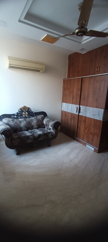 Room in 4 BHK Builder Floor at Virender Nagar – for Rent