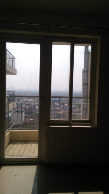 Room in 2 BHK Apartment at Signature Global The Millennia, Sector 37d – for Sale