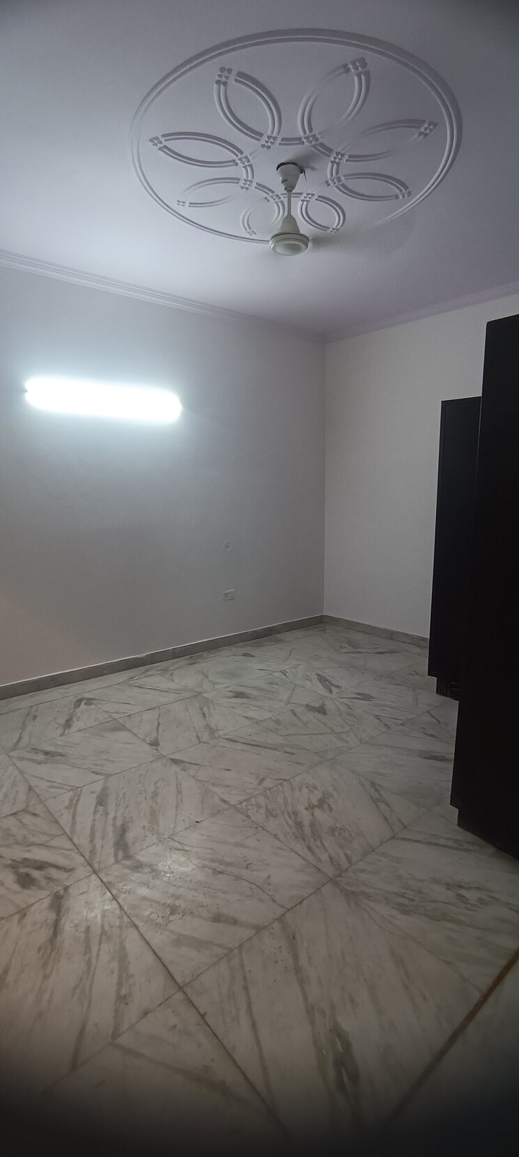 Room, meenakshi garden 3.5 Bedroom 1800 Sq.Ft. Builder Floor In Meenakshi Garden Delhi 8840499