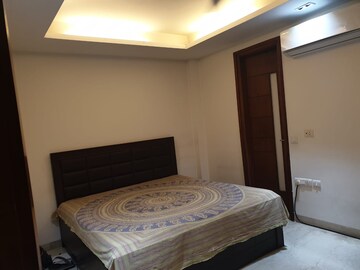 Bedroom in 3 BHK Builder Floor at Defence Colony – for Rent