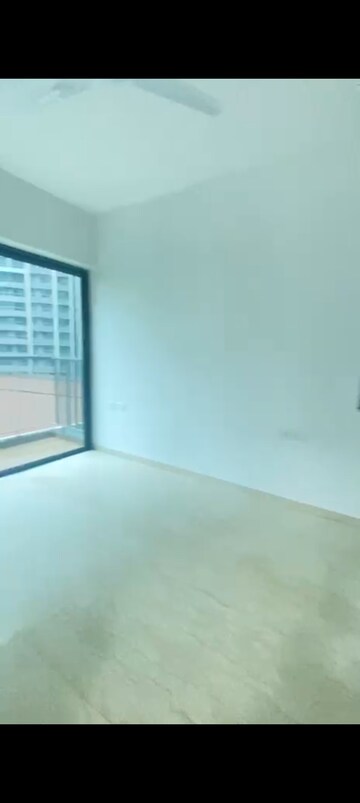 Room in 3.5 BHK Apartment at Kalpataru Immensa, Kolshet Road – for Rent