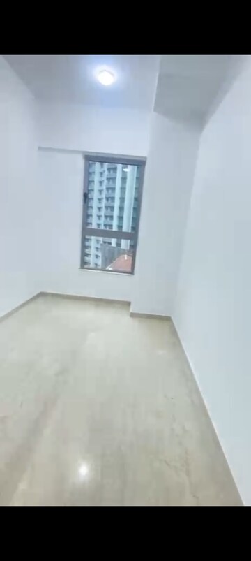 Room in 3.5 BHK Apartment at Kalpataru Immensa, Kolshet Road – for Rent
