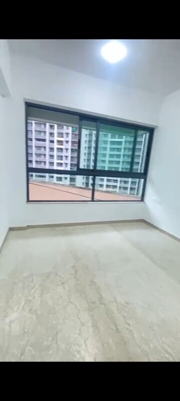 Room in 3.5 BHK Apartment at Kalpataru Immensa, Kolshet Road – for Rent