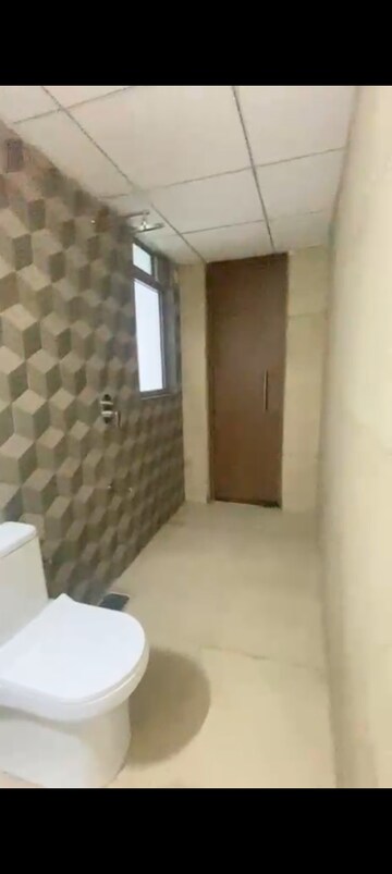 Room in 3.5 BHK Apartment at Kalpataru Immensa, Kolshet Road – for Rent