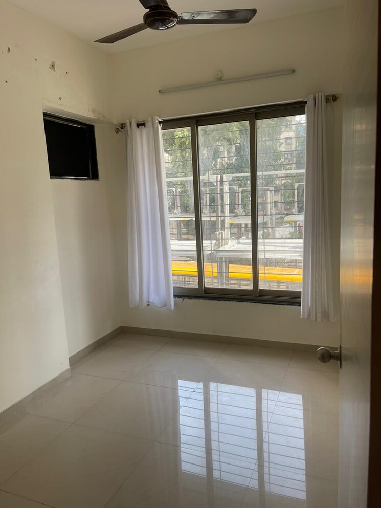 Room, city-view-building 1 Bedroom 450 Sq.Ft. Apartment In Worli Mumbai 8840534