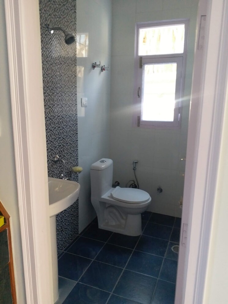 Bathroom, bhattakufer 3 Bedroom 750 Sq.Ft. Apartment In Bhattakufer Shimla 8840541