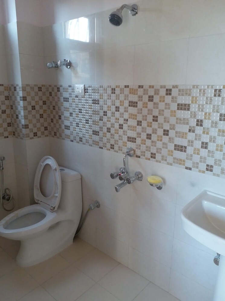 Bathroom, bhattakufer 3 Bedroom 750 Sq.Ft. Apartment In Bhattakufer Shimla 8840541