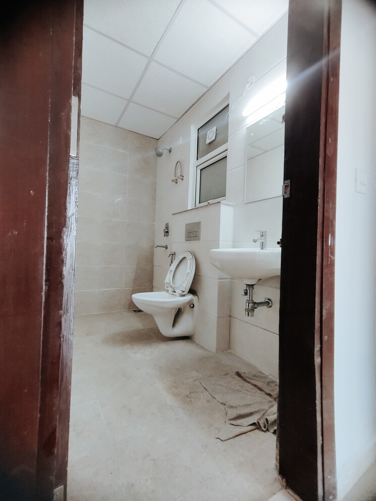 Bathroom, omaxe-royal-residency-faridabad 3 Bedroom 1925 Sq.Ft. Apartment In Sector 79 Faridabad 8840551