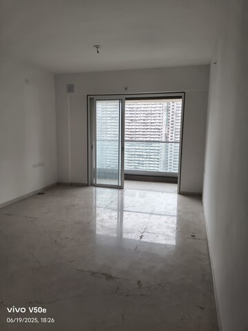 Room in 3 BHK Apartment at Runwal Nirvana, Parel – for Rent