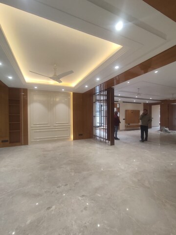 Room in 4 BHK Builder Floor at Unitech Arcadia, South City 2 – for Rent