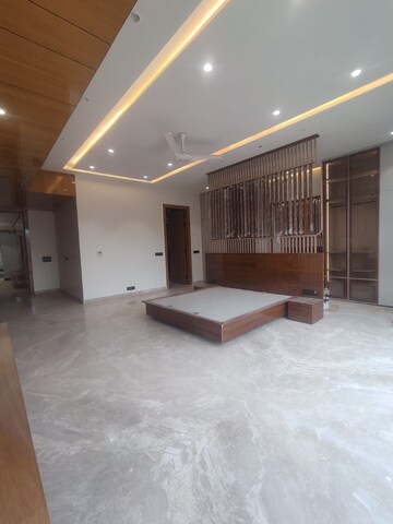 5 BHK Builder Floor For Rent in Unitech South City II, Sector 50