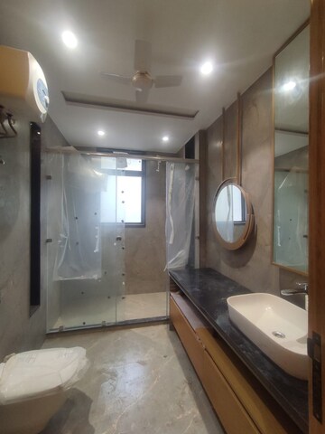 Bathroom in 5 BHK Builder Floor at Unitech South City II, Sector 50 – for Rent