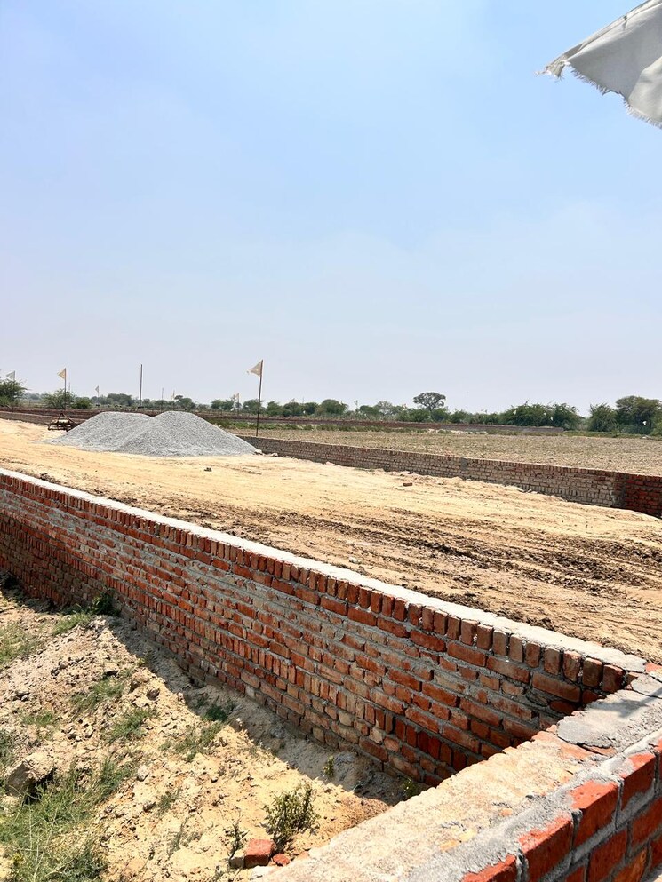 undefined, laxmi nagar  200 Sq.Yd. Plot In Laxmi Nagar Mathura 8835002