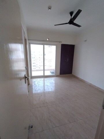 Room in 2 BHK Apartment at Gaur City 2 - 12th Avenue, Sector 16c Greater Noida – for Rent