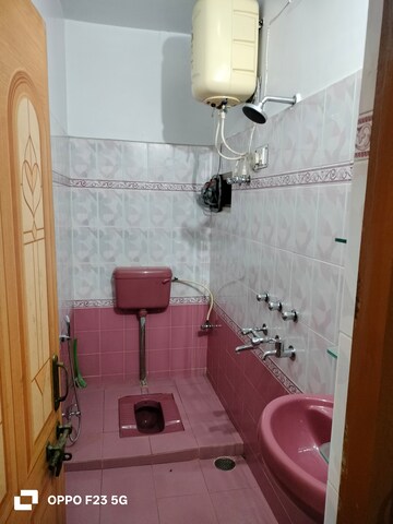 Bathroom in 2 BHK Builder Floor at Gomti Nagar – for Rent